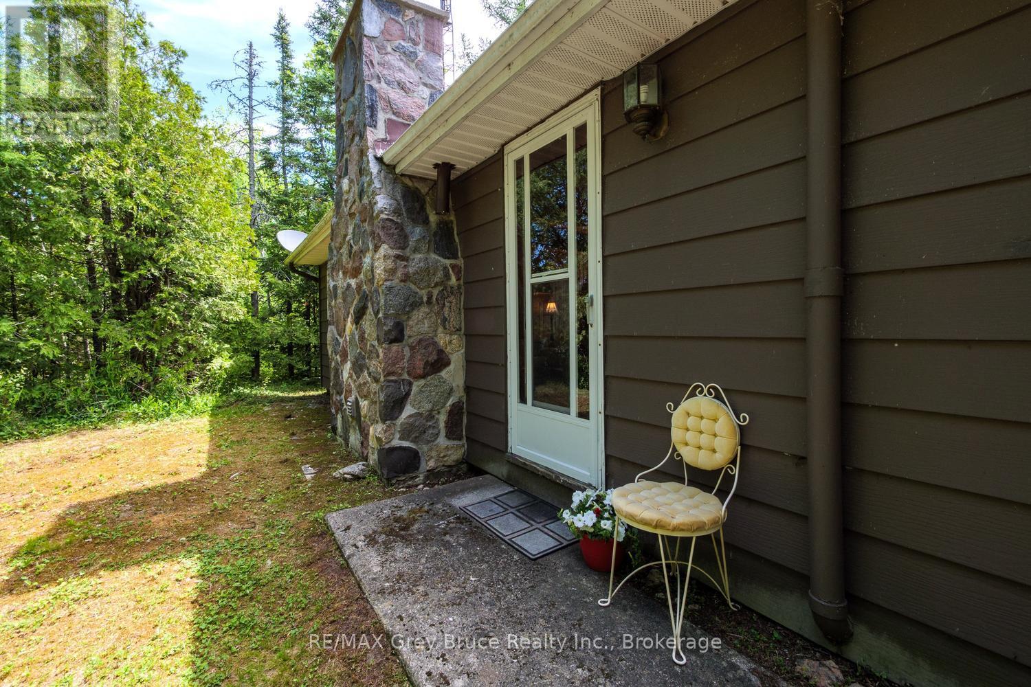 594 WARNER BAY ROAD