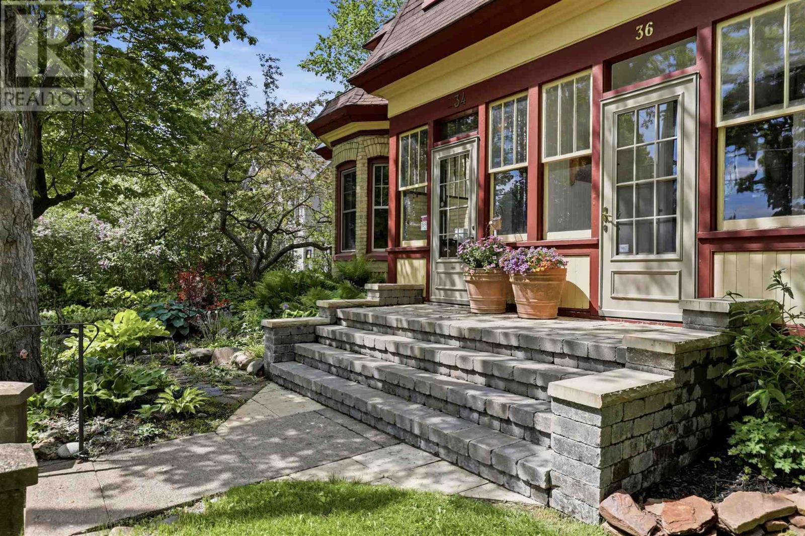 36 Herrick ST - Photo 3