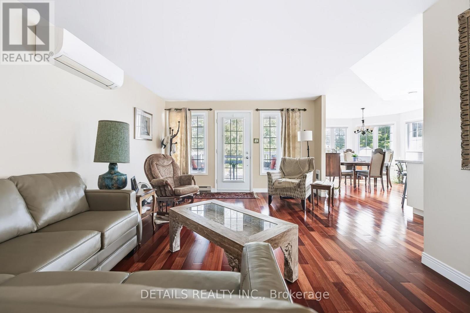 212 WELLINGTON STREET W