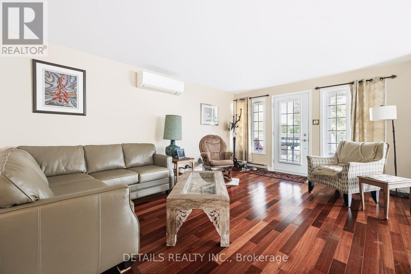 212 WELLINGTON STREET W