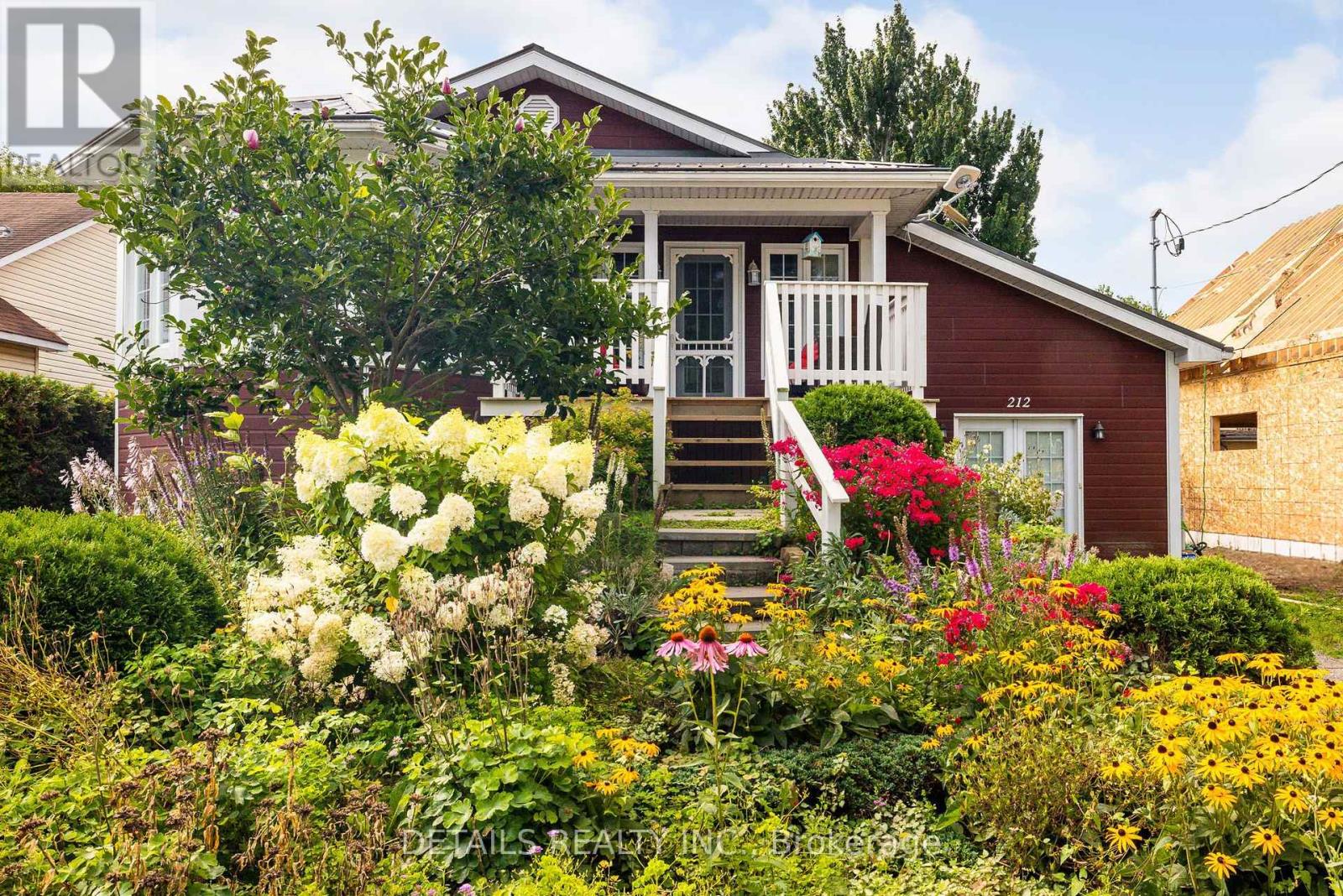 212 WELLINGTON STREET W