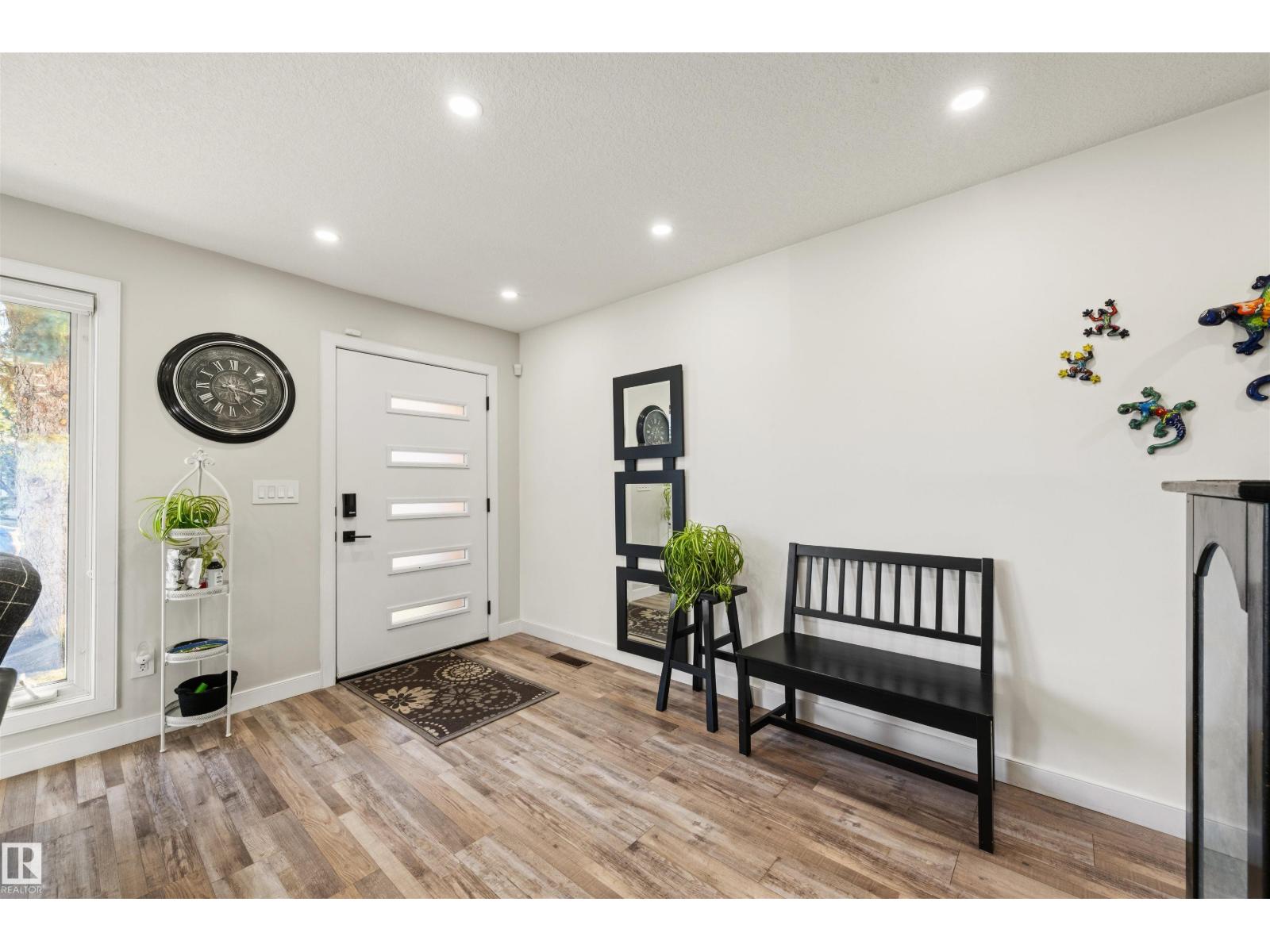 18512 90 AV NW