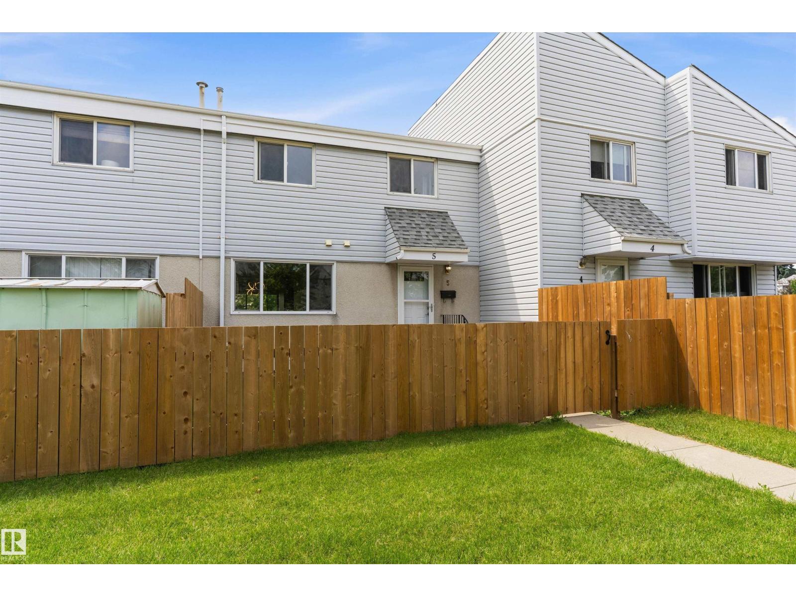 5 MCLEOD PL NW