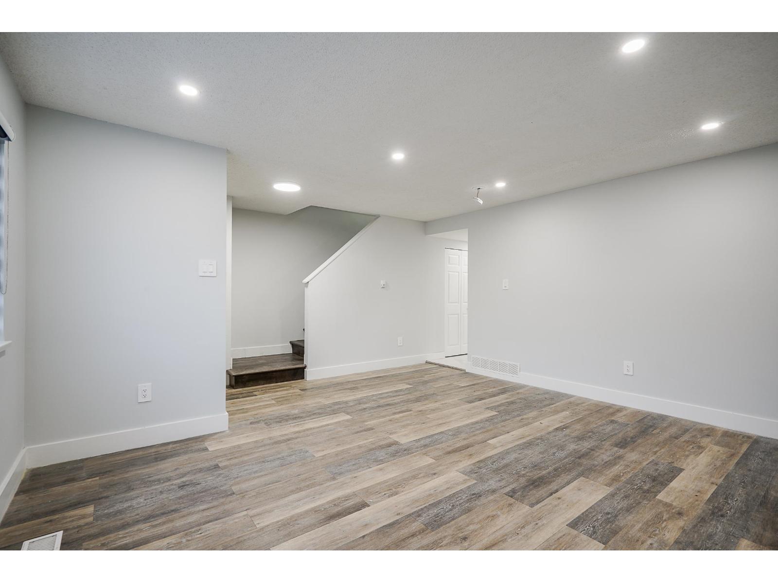 32382-32384 BRANT AVENUE