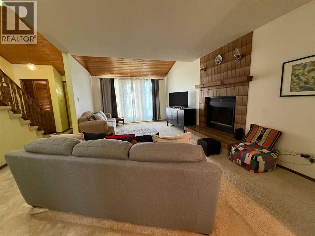 114 Red crow Boulevard W