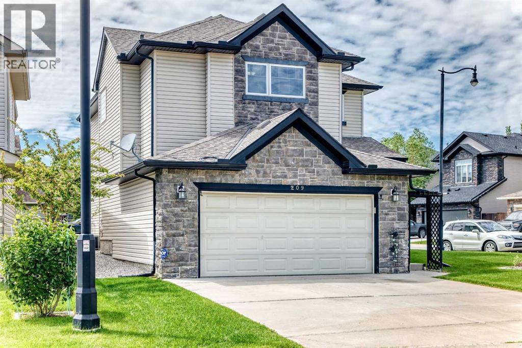 209 Crystal Green Point