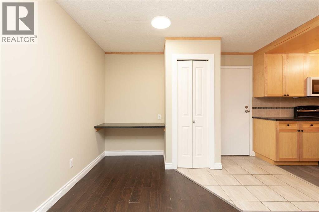 105B, 295 Columbia Boulevard W