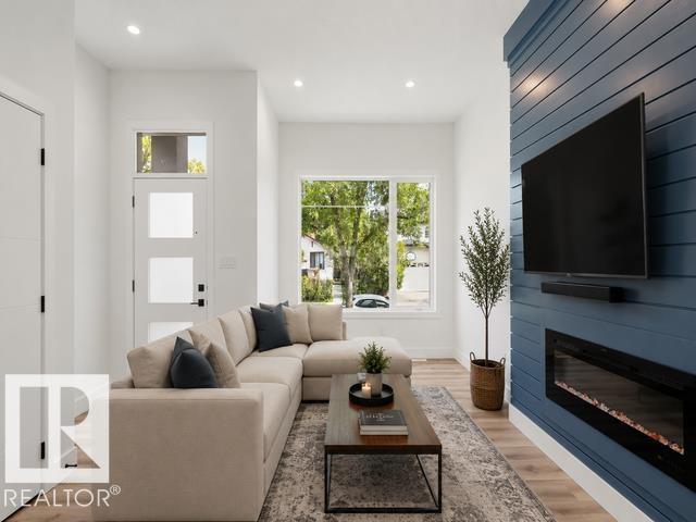 11032 128 ST NW