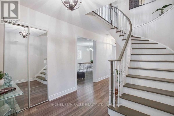 2889 Gulfstream Way, Mississauga (Meadowvale), ON 3