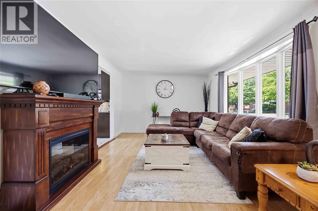 315 Brentwood CRESCENT