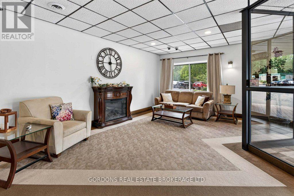201 - 120 BARRETT COURT