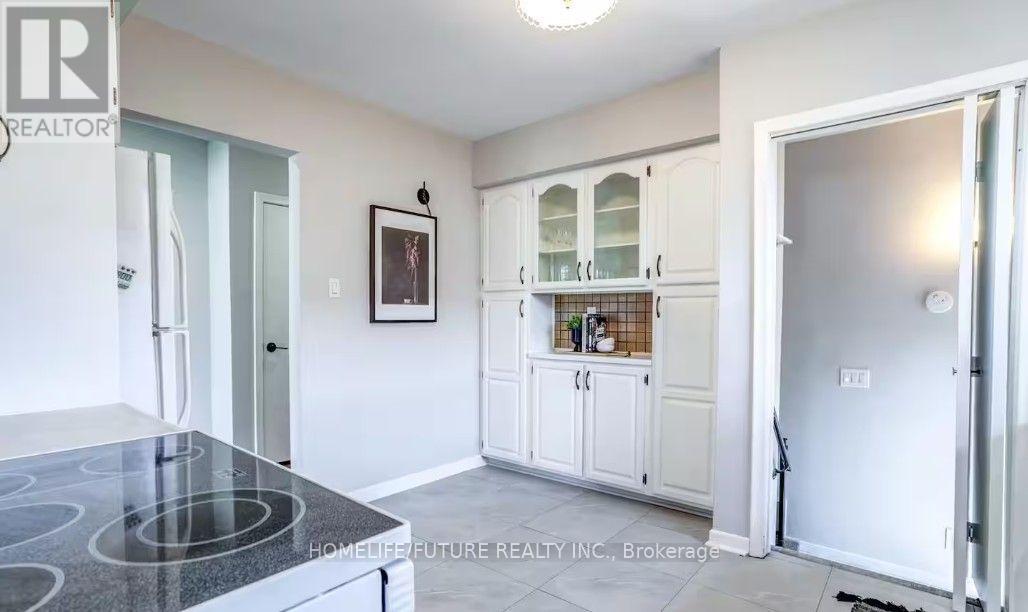 MAIN - 7 STONEHENGE CRESCENT