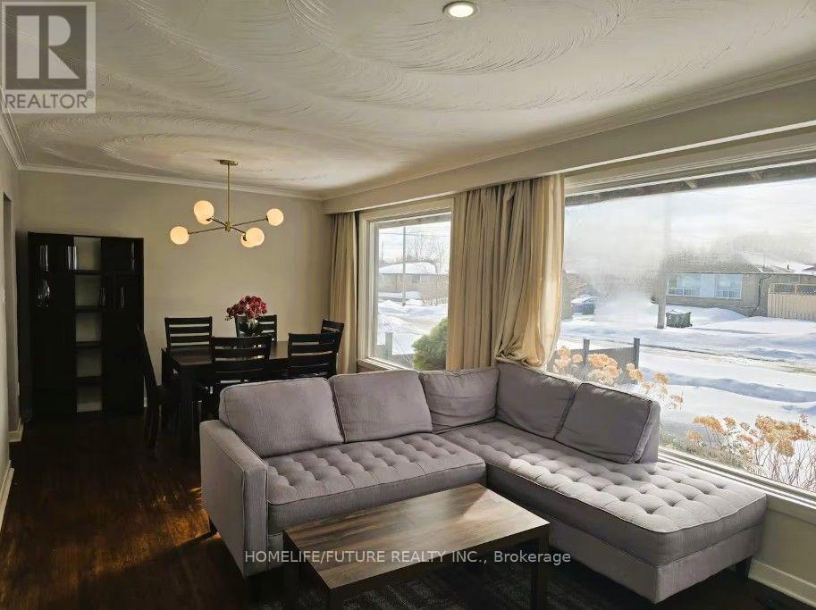 MAIN - 7 STONEHENGE CRESCENT