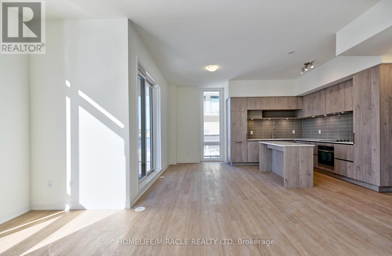 1221 - 8 DAVID EYER ROAD