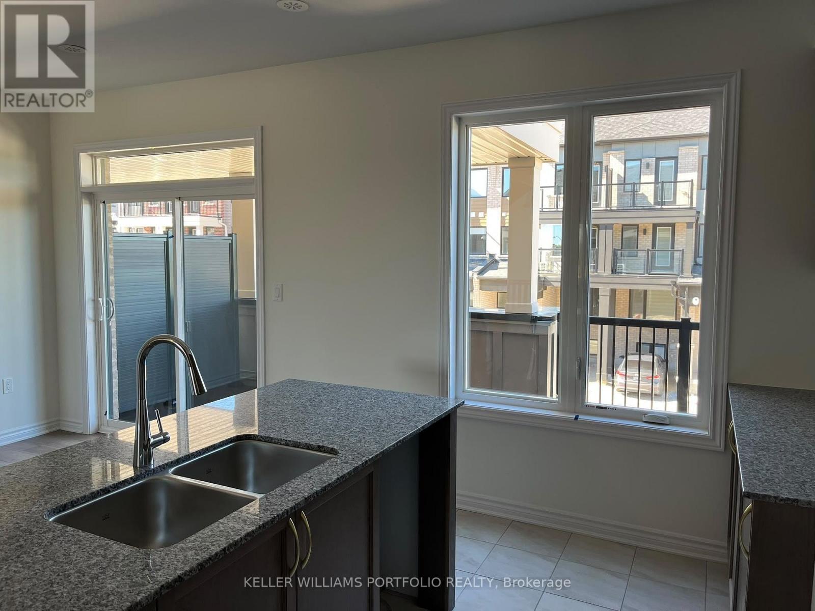 UPPER - 8 THORNBIRD CRESCENT