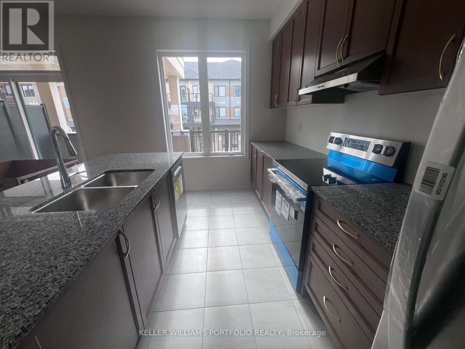 UPPER - 8 THORNBIRD CRESCENT