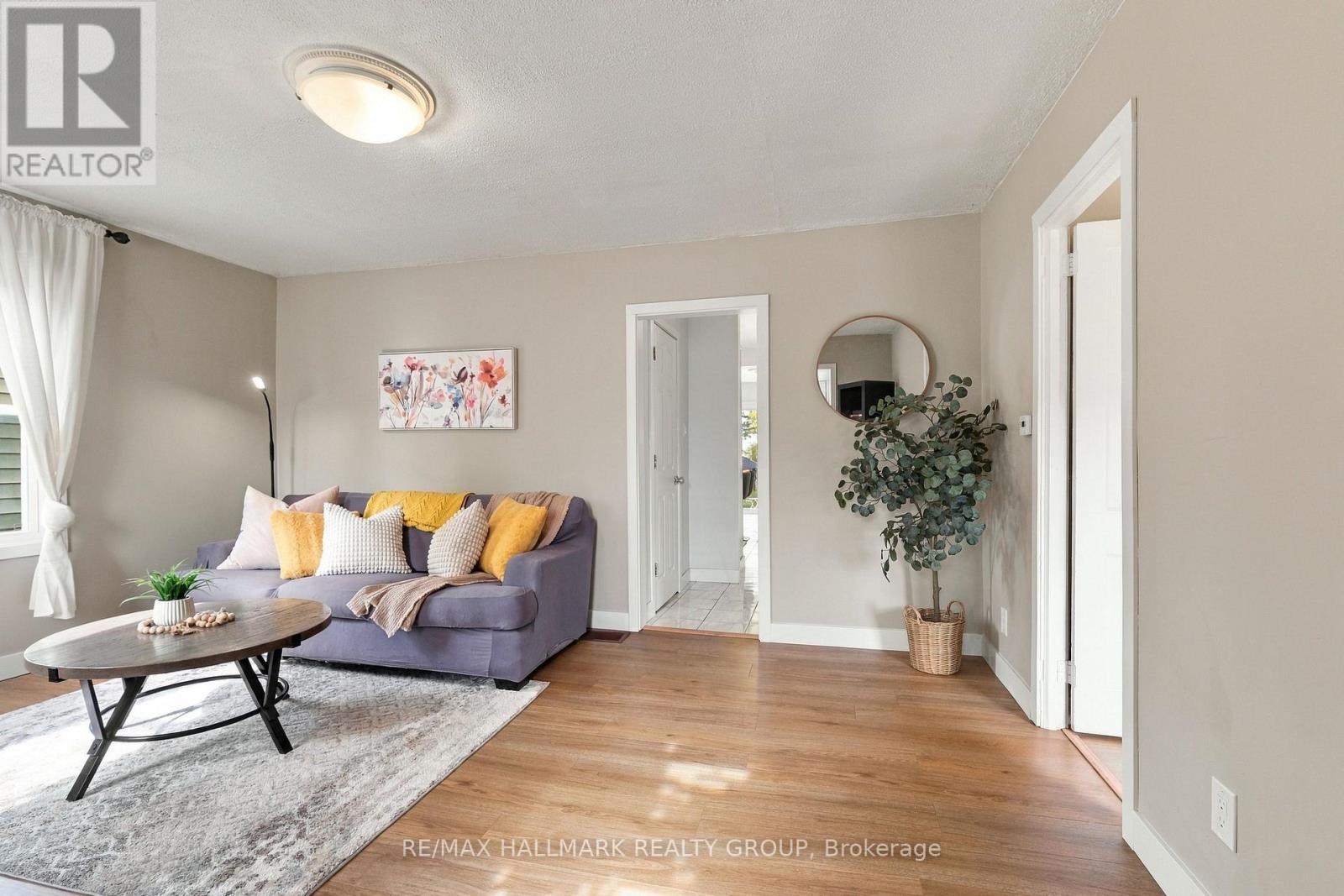 24 REUBEN CR CRESCENT