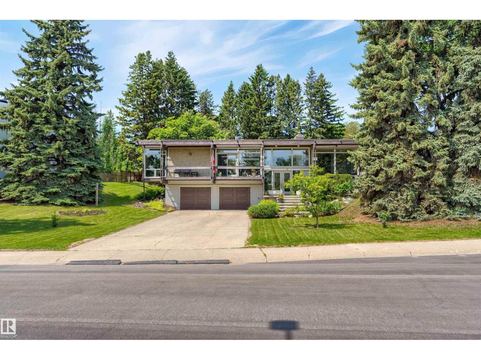 8 LAURIER PL NW