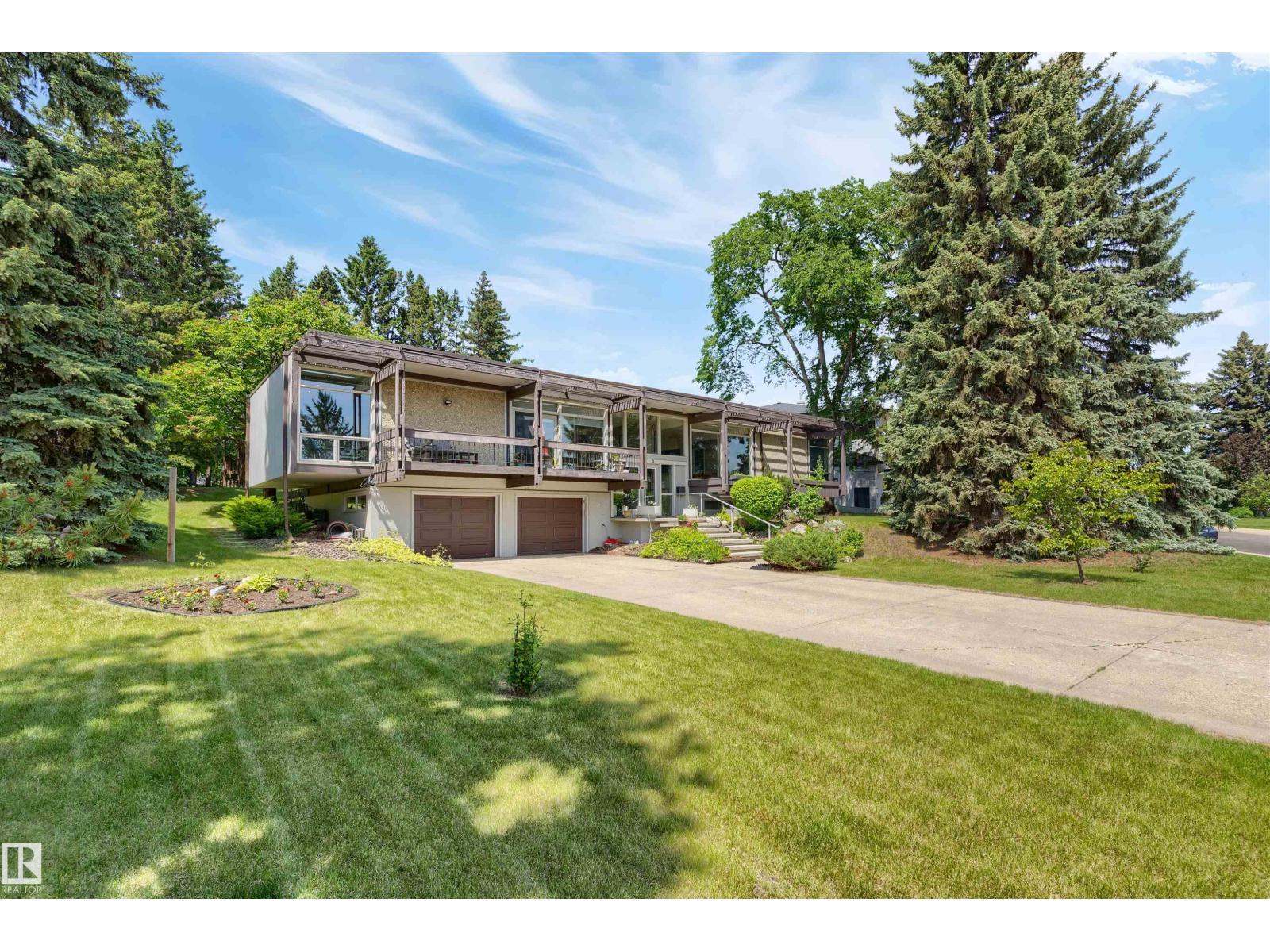 8 LAURIER PL NW