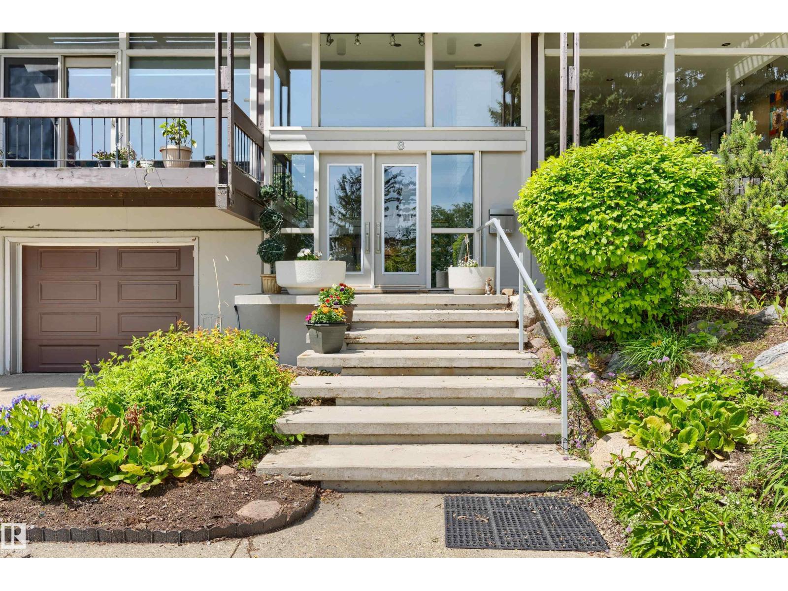 8 LAURIER PL NW