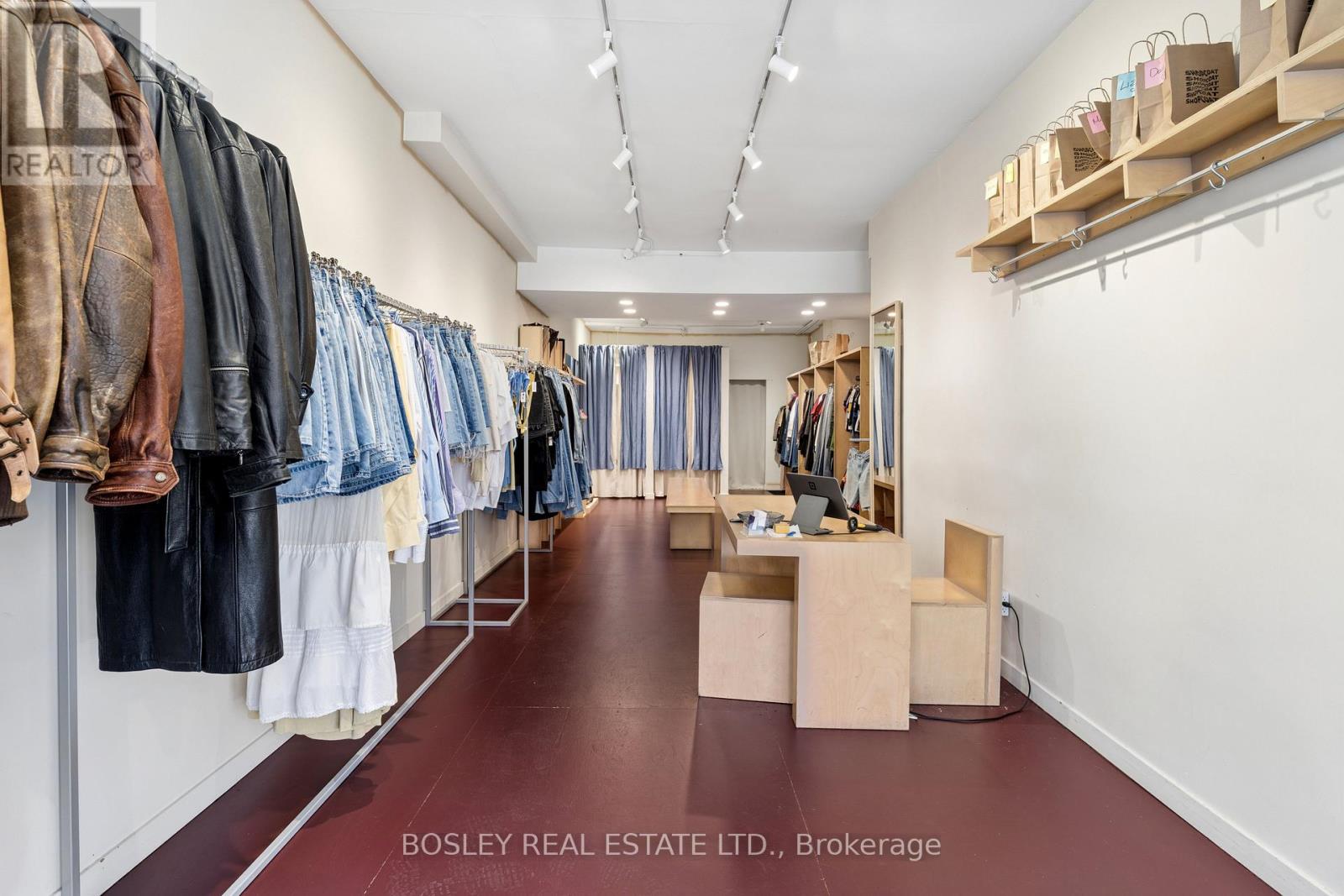 1167 DUNDAS STREET W