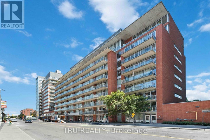 Photo 1 of 31 — 412 - 383 CUMBERLAND STREET, Ottawa, ON K1N 1J7