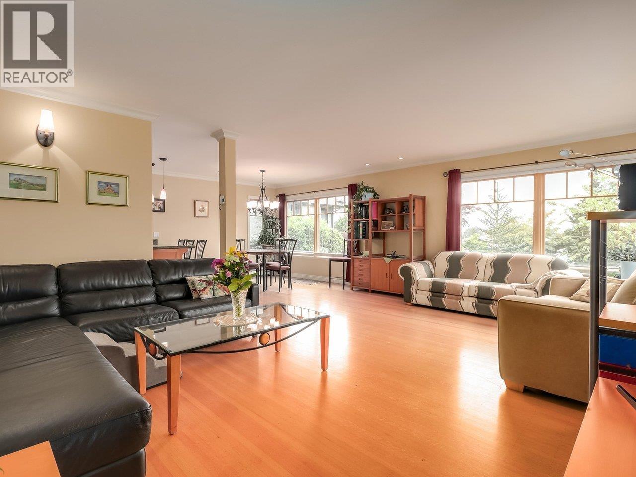4072 SKYLINE DRIVE