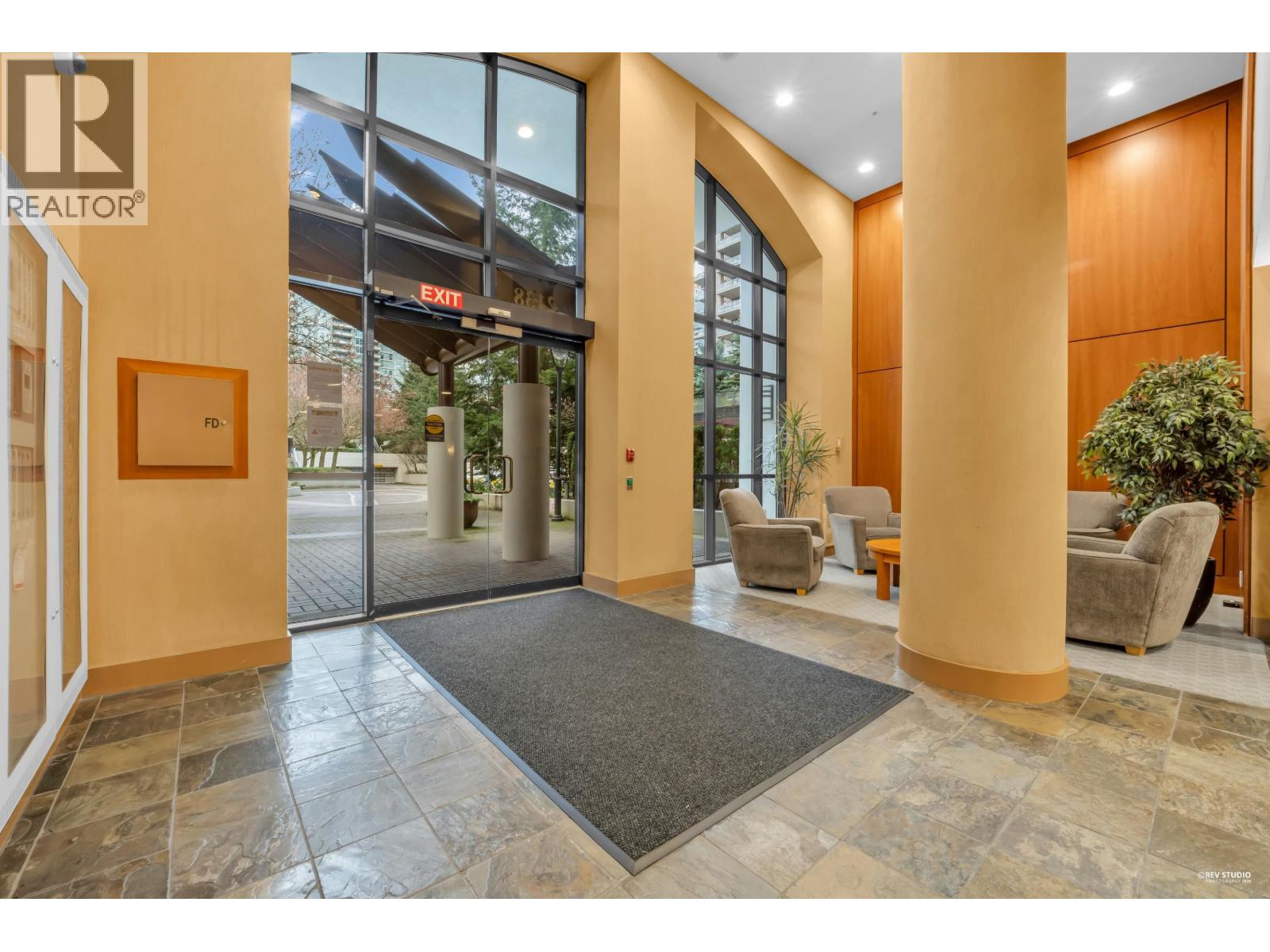 1607 2138 MADISON AVENUE