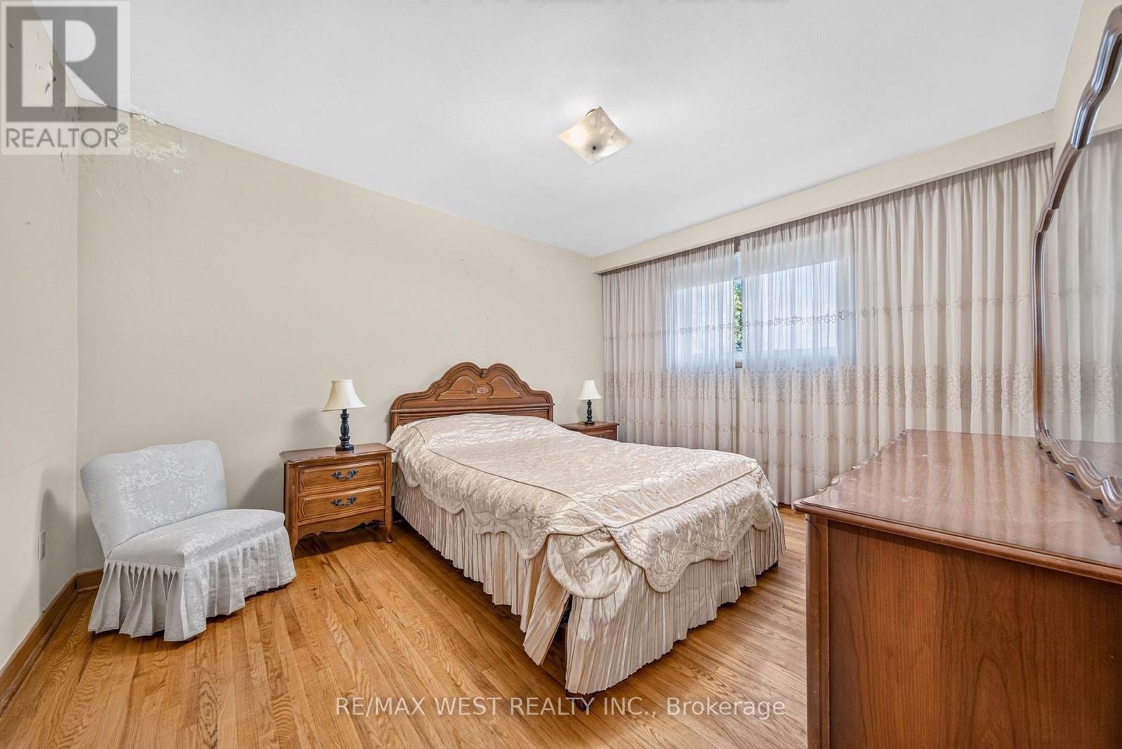 18 PHEASANT VALLEY COURT