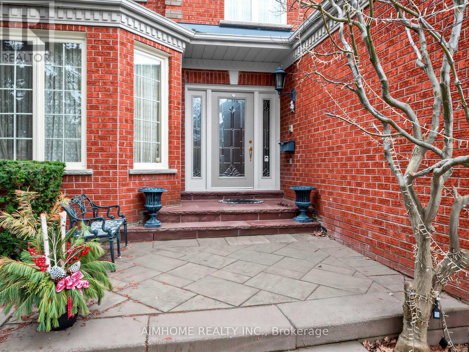 92 BRAESIDE SQUARE