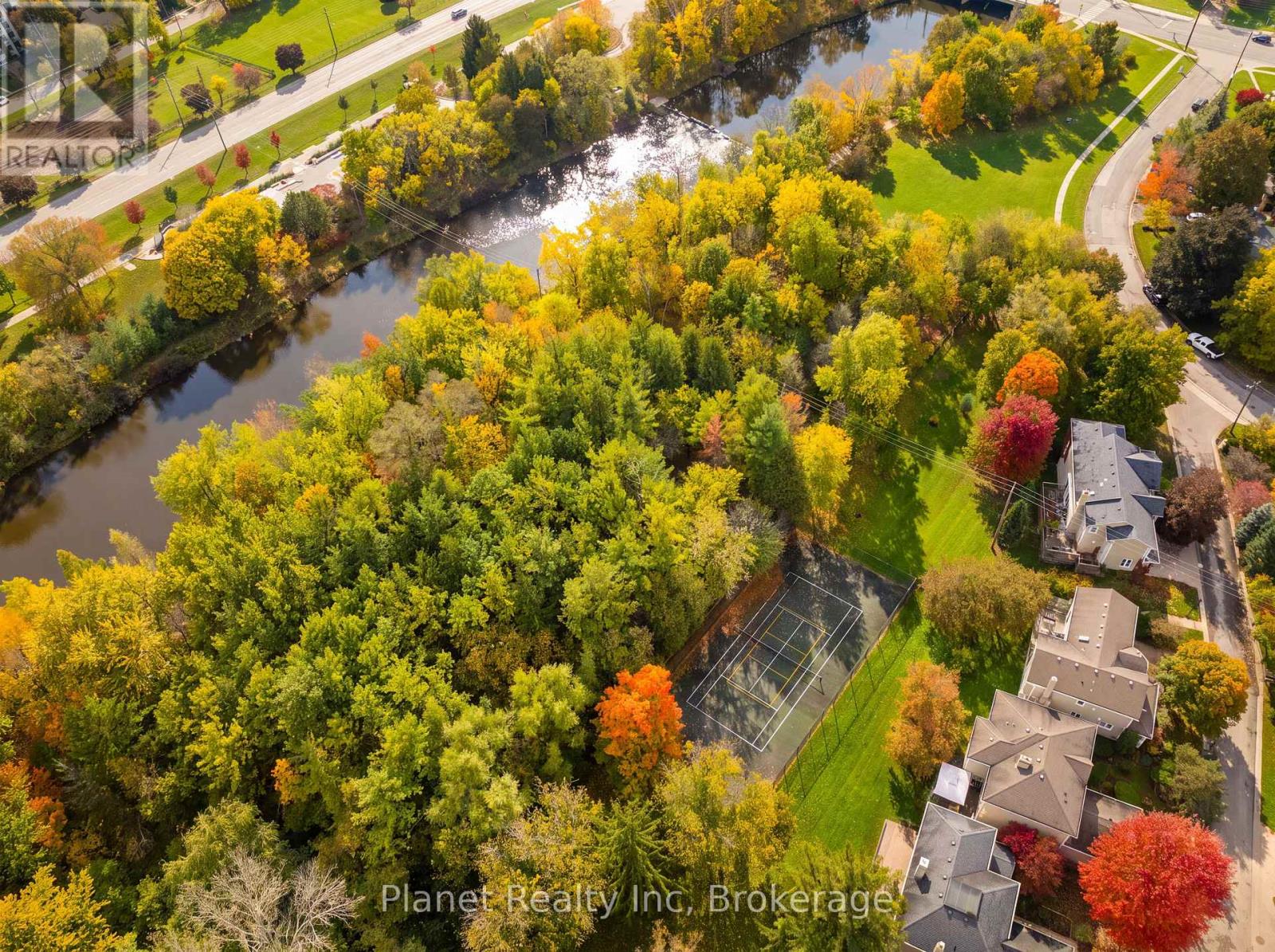 7 - 25 MANOR PARK CRESCENT