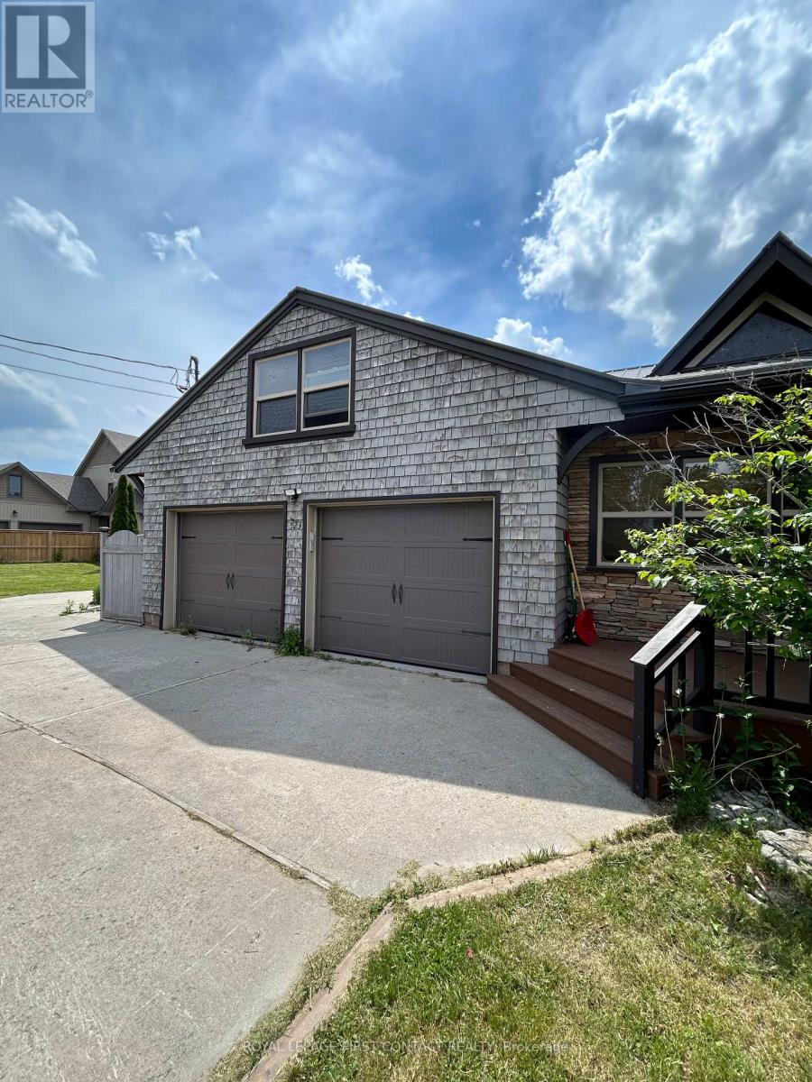 523 LAKE DRIVE E