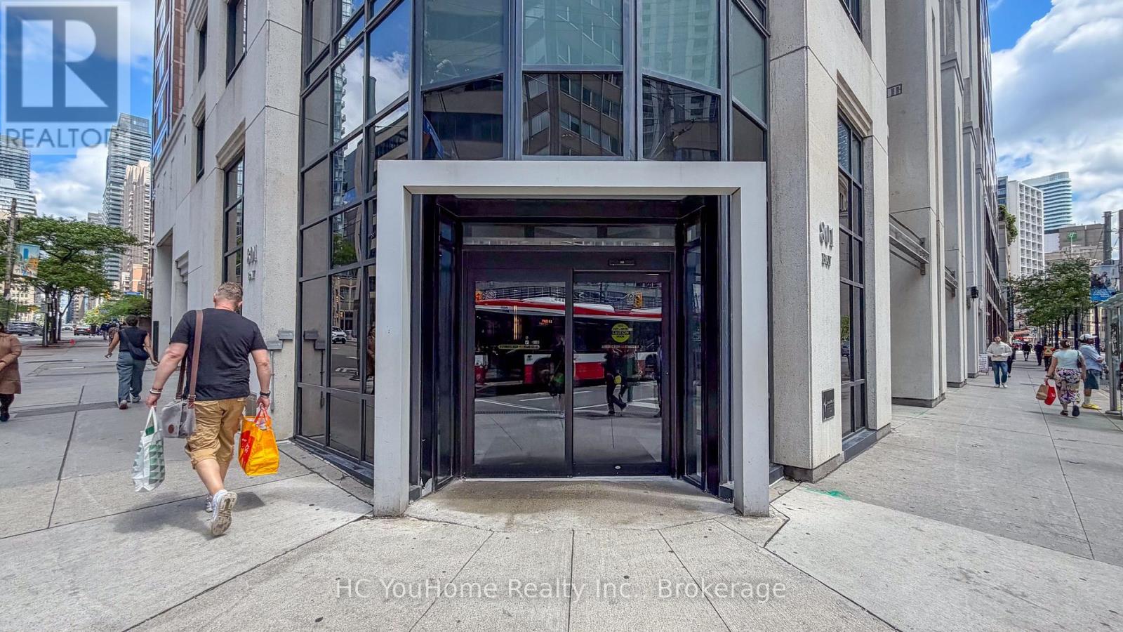 607 - 801 BAY STREET