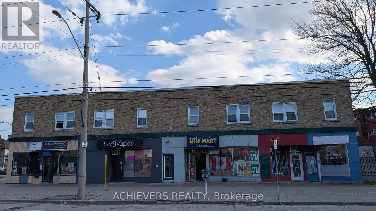 2149 UNIVERSITY AVENUE W