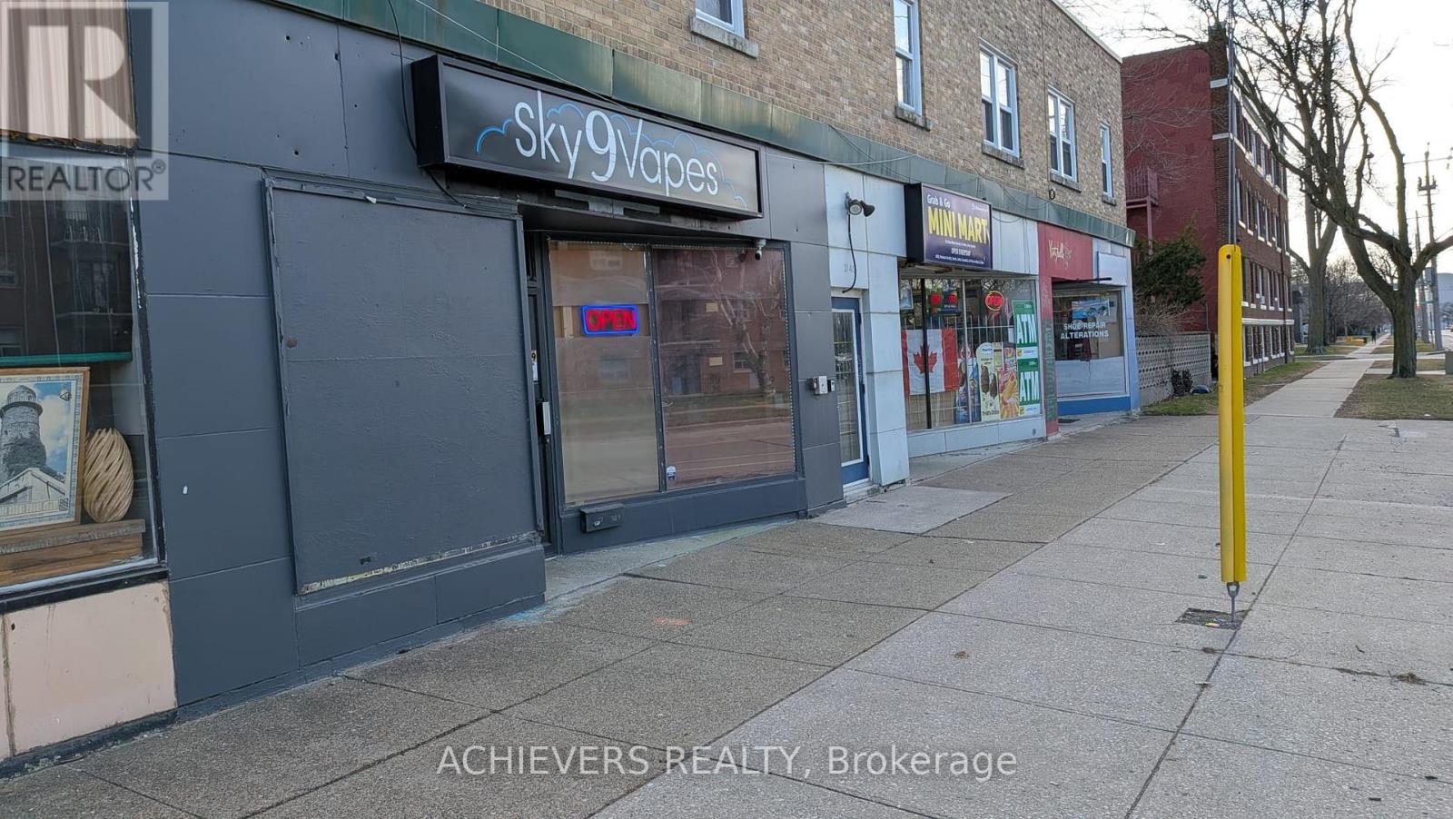 2149 UNIVERSITY AVENUE W