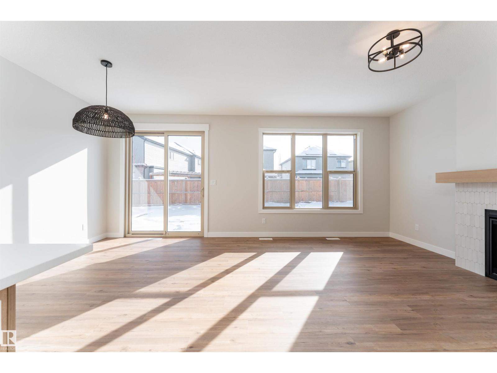 10 GABLE CM