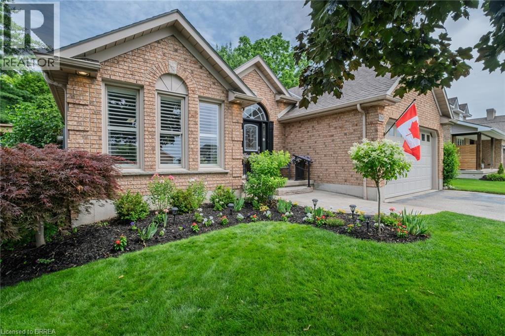 39 RUSSELL Crescent