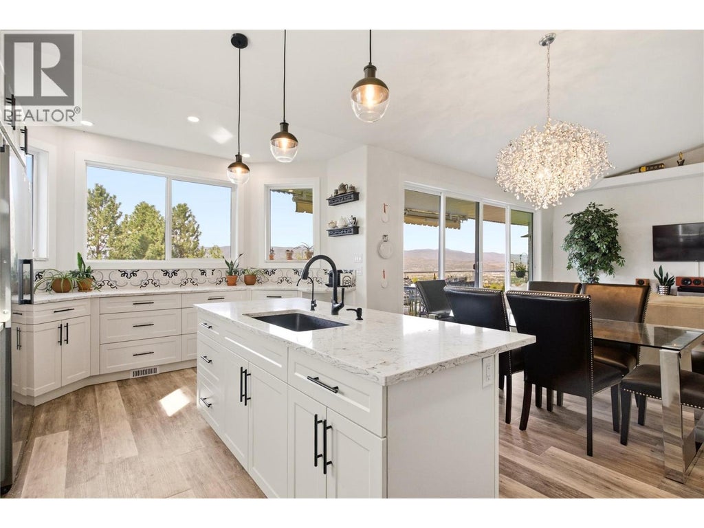 724 LONE PINE DRIVE, KELOWNA, BC V1P 1A1 - Image 3330237452.jpeg?d=l