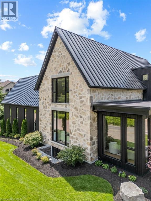 2 BRIDLEWOOD Crescent
