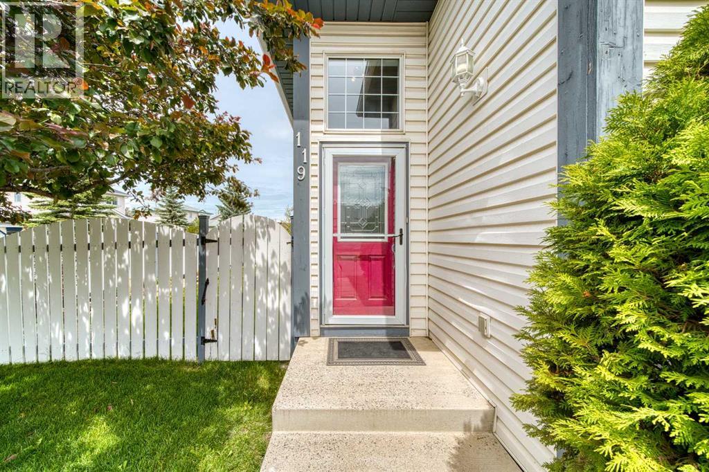 119 Applemont Close SE