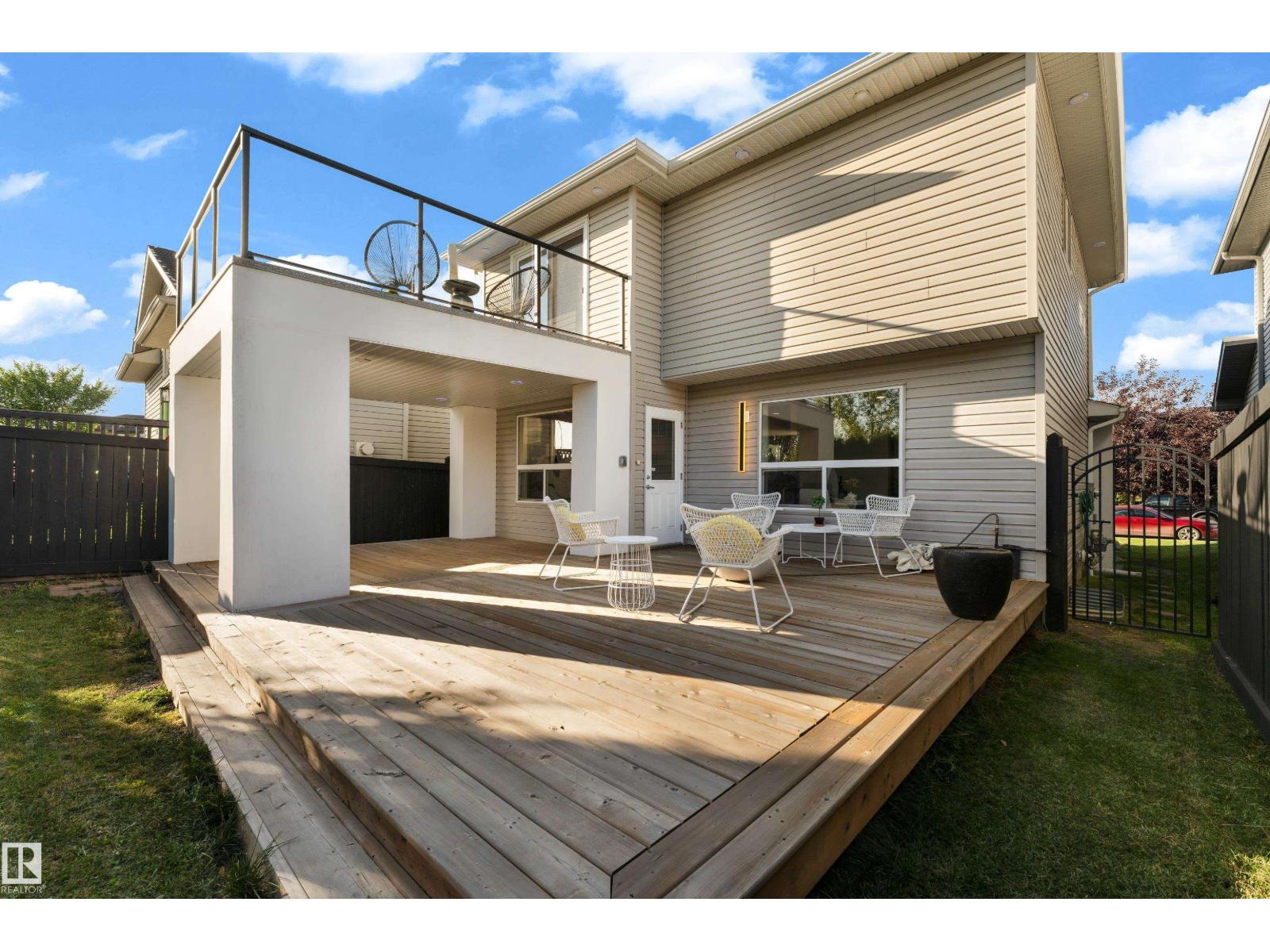 3135 24 AV NW