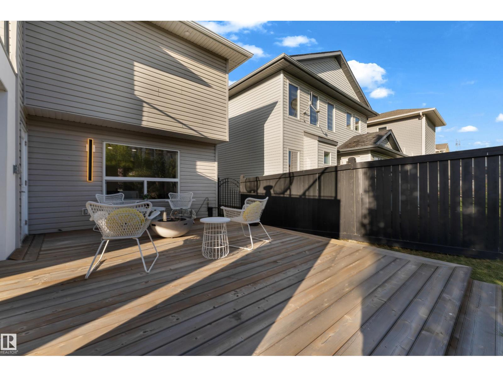 3135 24 AV NW