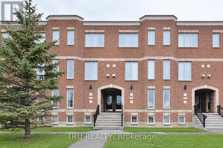 Photo 1 of 25 — 835 LONGFIELDS DRIVE, Ottawa, ON K2J 5N2