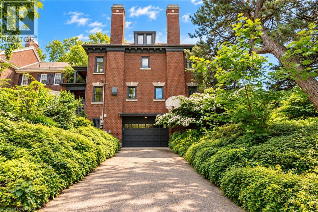 5 UNDERCLIFFE Avenue