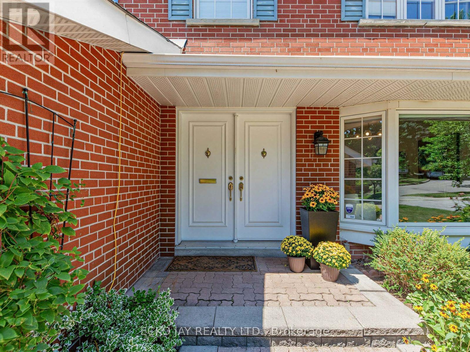 22 MEADOWGLADE CRESCENT
