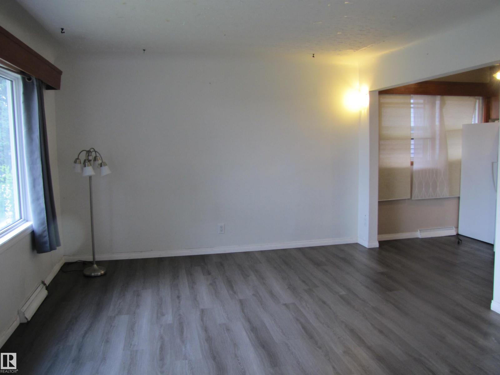9512 63 AV NW