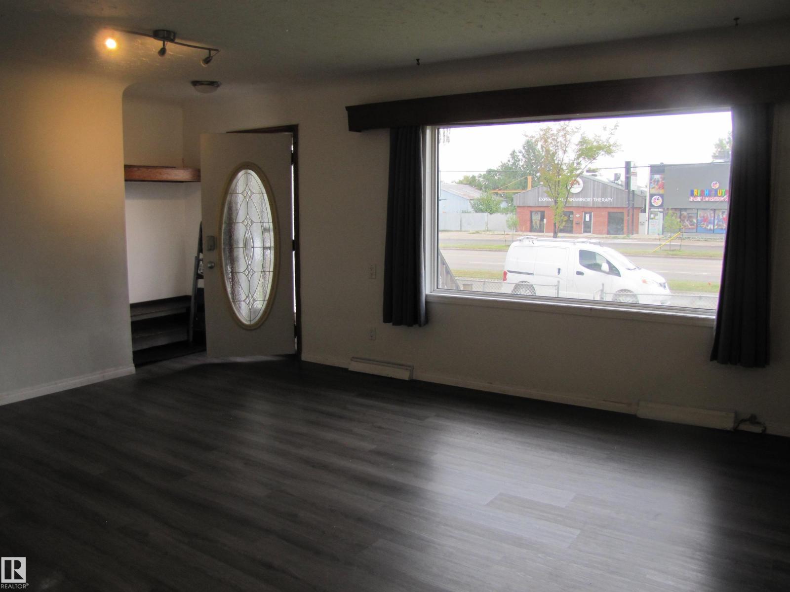 9512 63 AV NW