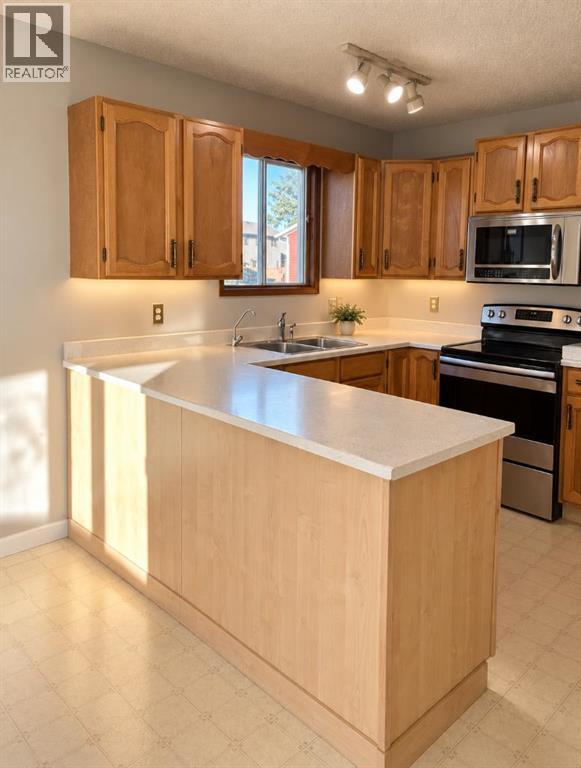 27 Castlebrook Court NE