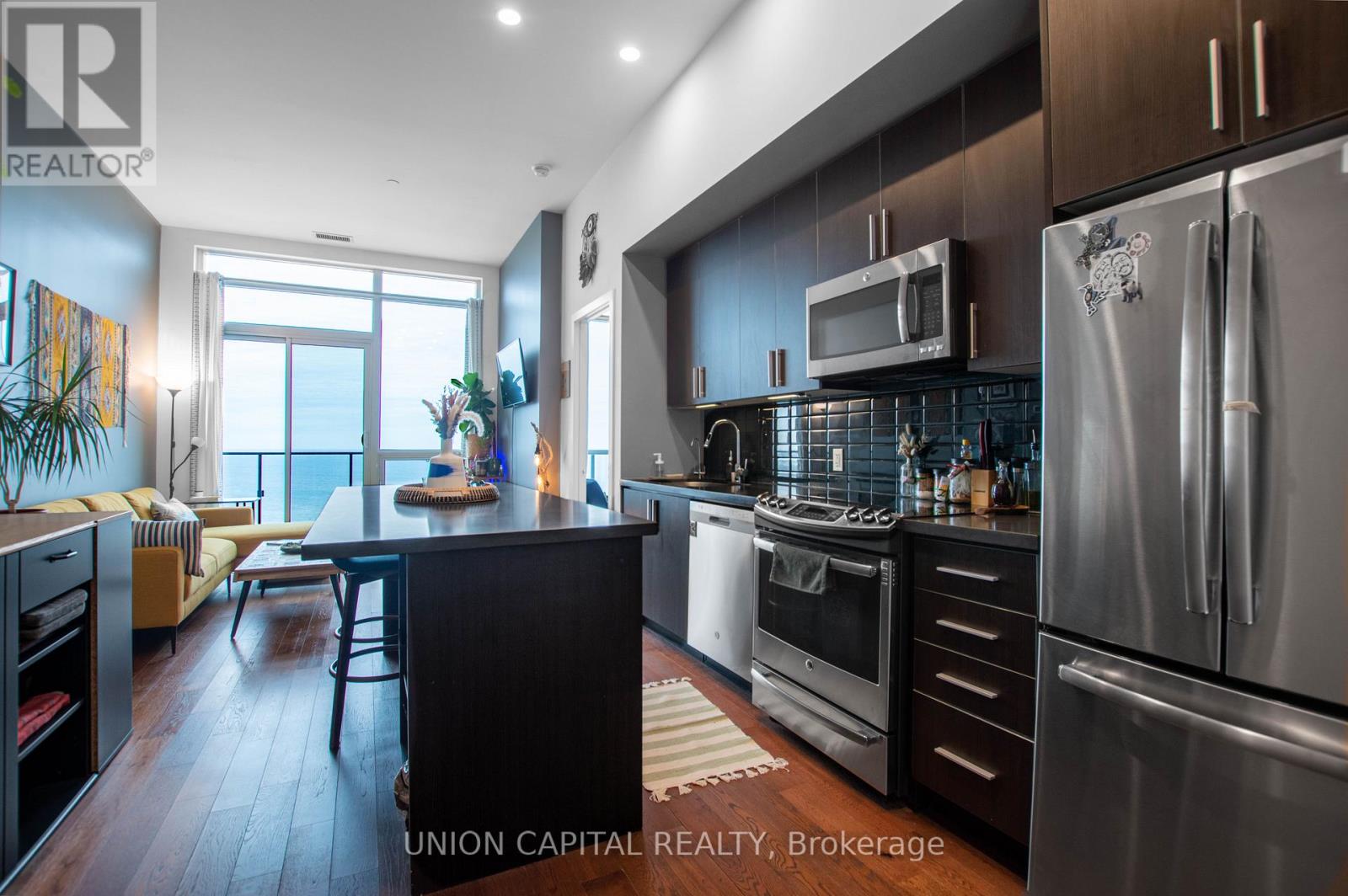 PH02 - 2212 LAKE SHORE BOULEVARD W