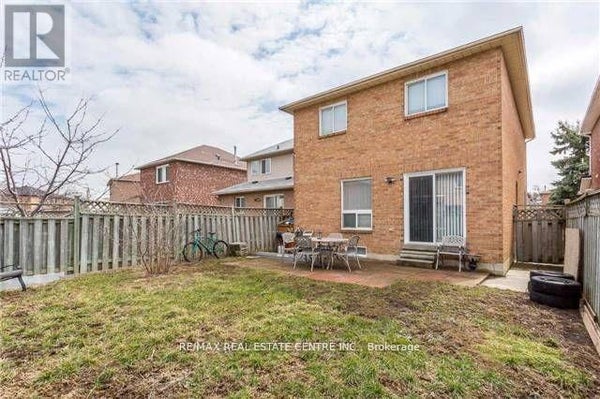 22 Matterdale Ave, Brampton (Fletcher'S West), ON 2